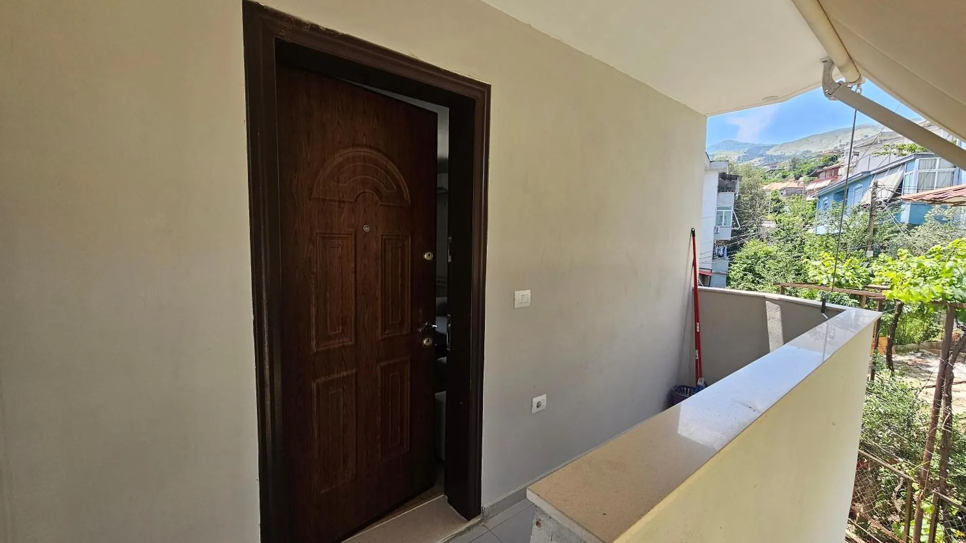 Mandi Apartament Gjirokastër 0*,